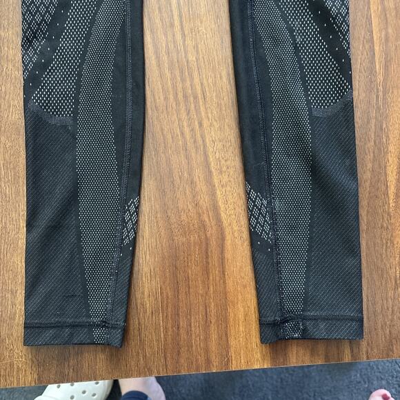 Size 4 Lululemon Mapped Out High Rise Tight 28" Black Florid Flash - Picture 2 of 8